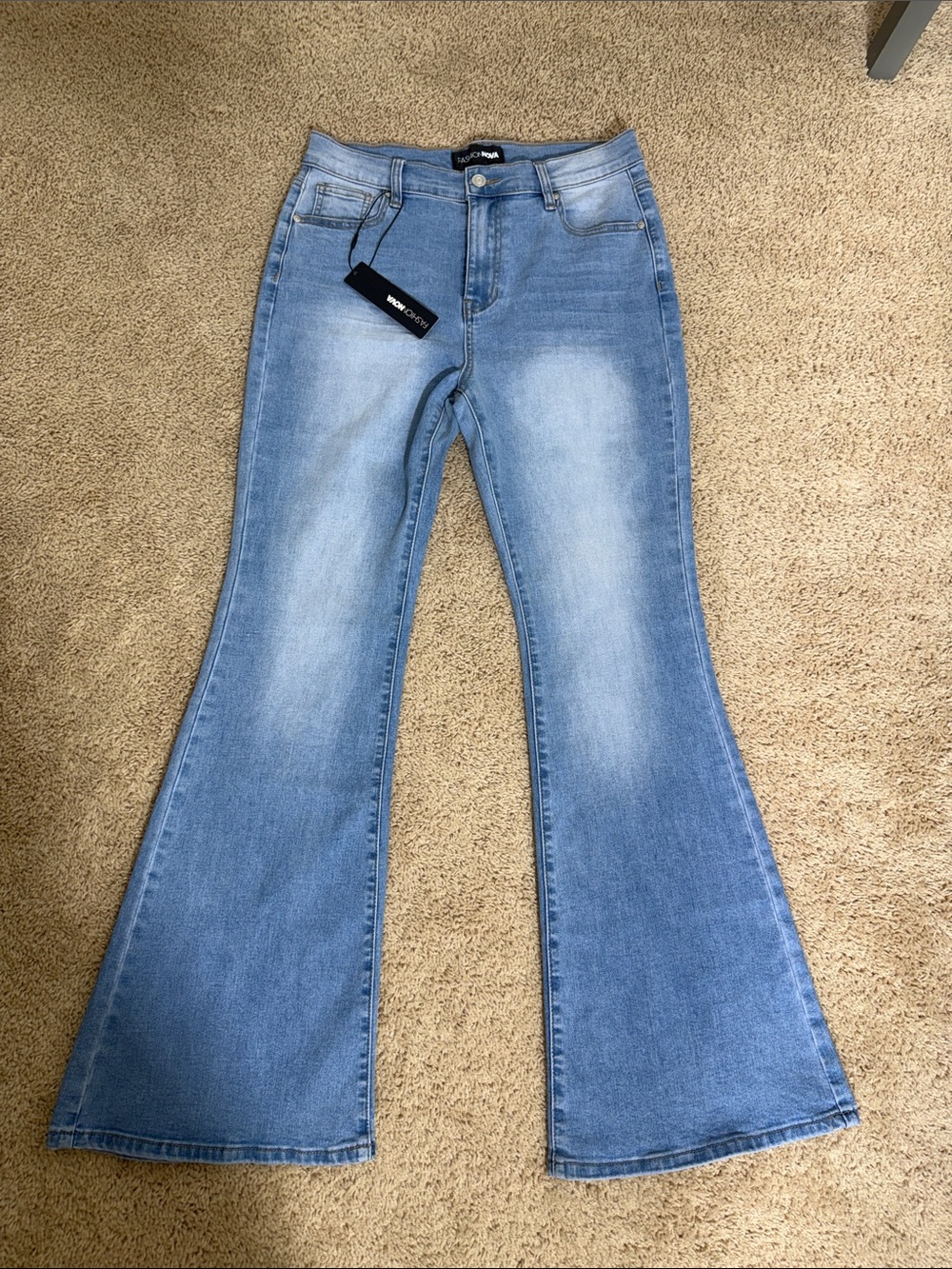 NWT Fashion Nova Dare To Flare High Rise Jeans - Size 11👖 - Picture 2 of 5